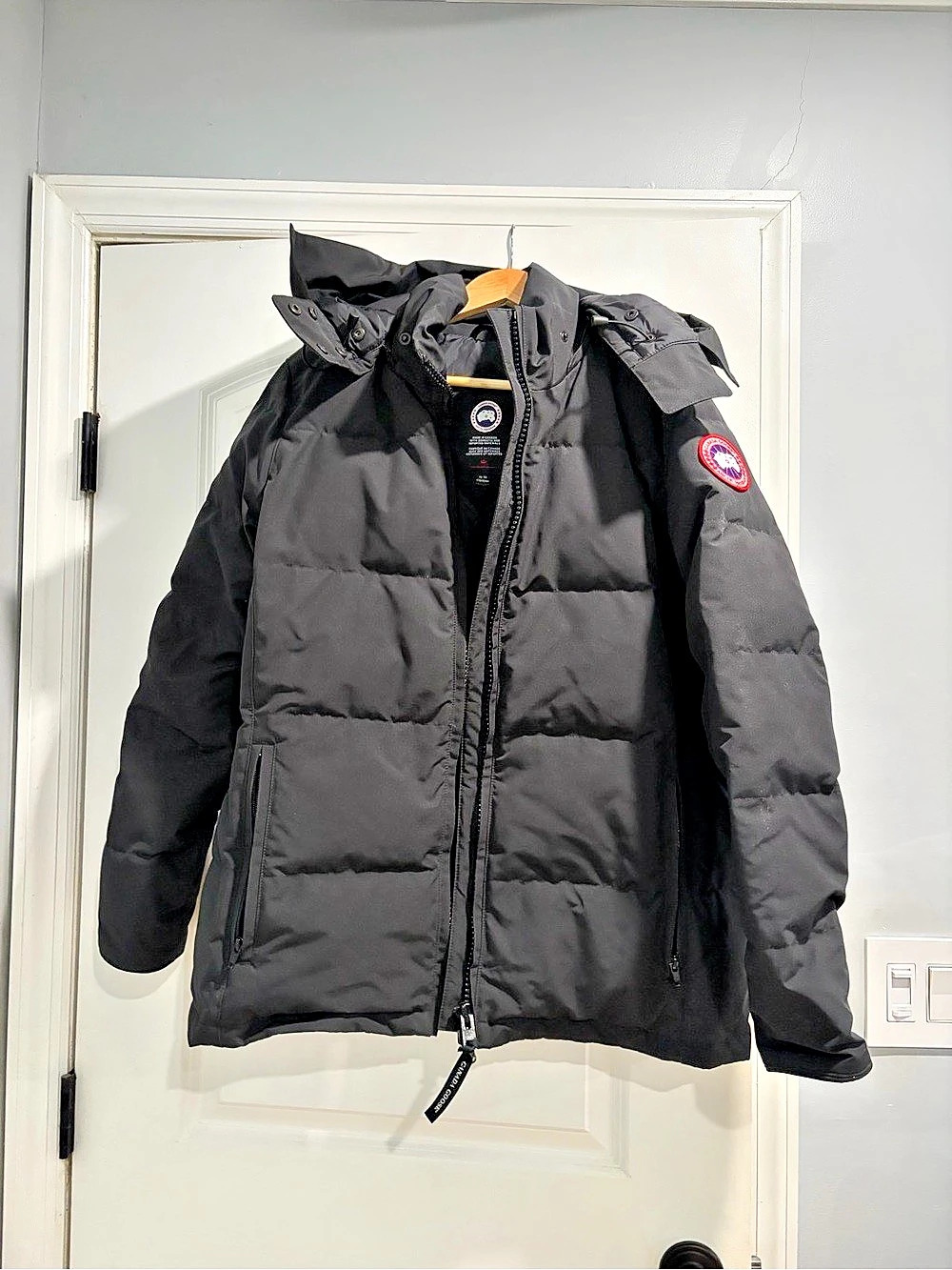 Canada Goose Wyndham Black Label Slim-Fit Parka Black Parka Size XL Like New